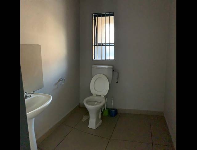 411M² WAREHOUSE TO LET IN STRIJDOMPARK